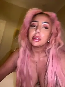 Snapshot of zara_bellexx chatting on 12.21.25 zara bellexx online show from 12.21.25