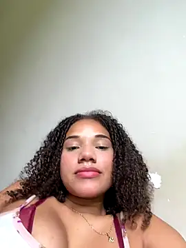 Snapshot of Bombomziin chatting on 11.04.25 Bombomziin online show from 11.04.25