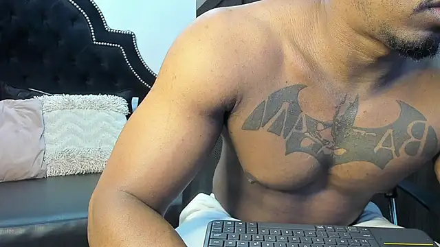 Snapshot of DenzelRios chatting on 10.30.25 DenzelRios online show from 10.30.25