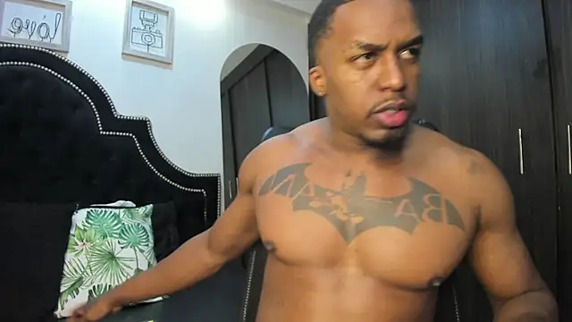 Snapshot of DenzelRios chatting on 11.01.25 DenzelRios online show from 11.01.25