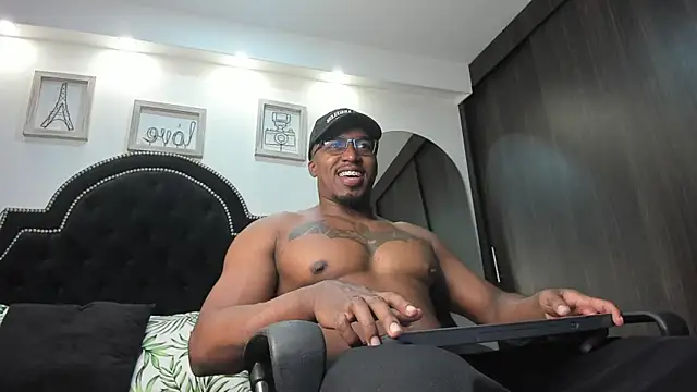 Snapshot of DenzelRios chatting on 11.14.25 DenzelRios online show from 11.14.25