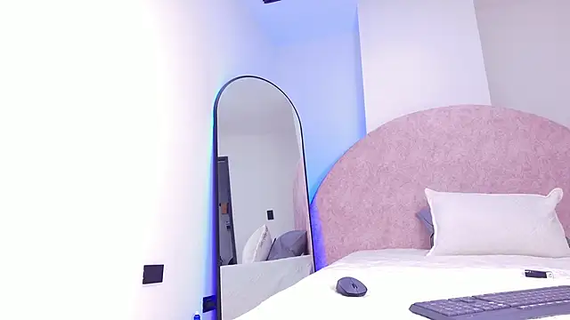 lilylovely  online show from 12.02.25