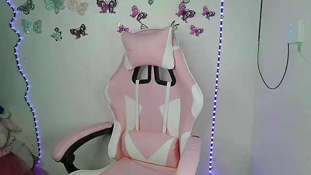 Snapshot of luna00bella7 chatting on 10.31.25 luna00bella7 online show from 10.31.25