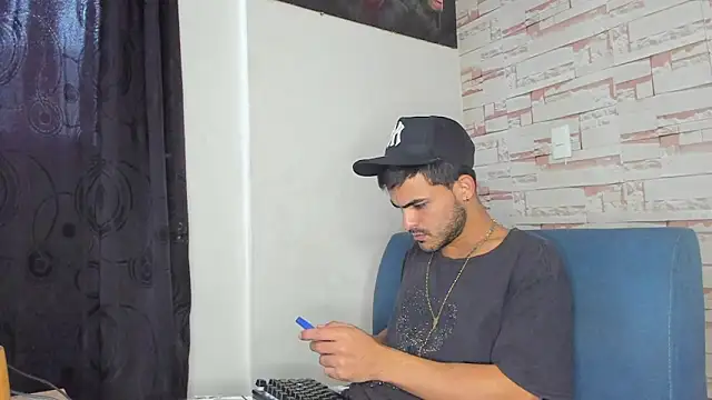 Snapshot of Master_King_Crazzy777 chatting on 10.14.25 Master King Crazzy777 online show from 10.14.25