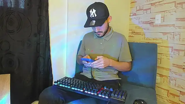 Snapshot of Master_King_Crazzy777 chatting on 10.18.25 Master King Crazzy777 online show from 10.18.25