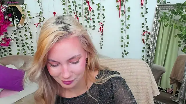 BellaClark online show from 05.01.26