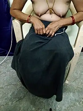 Snapshot of TNsexyaunty chatting on 10.10.25 TNsexyaunty online show from 10.10.25