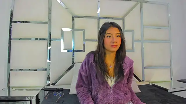 Mia clark18 online show from 10.10.25