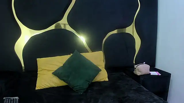 Mia clark18 online show from 11.27.25