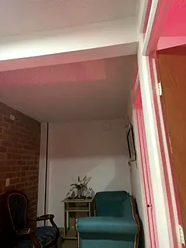 SiaraRealist online show from 11.08.25