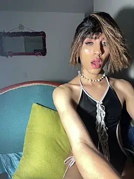 Snapshot of SiaraRealist chatting on 03.10.26 SiaraRealist online show from 03.10.26