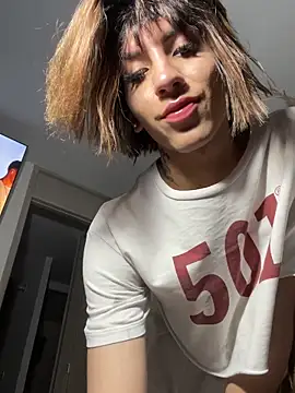 Snapshot of SiaraRealist chatting on 03.11.26 SiaraRealist online show from 03.11.26