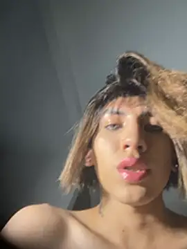 Snapshot of SiaraRealist chatting on 03.15.26 SiaraRealist online show from 03.15.26