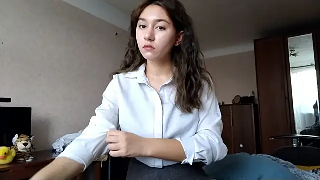 MiaLovelyOne online show from 10.07.25