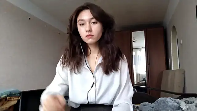 MiaLovelyOne online show from 10.17.25