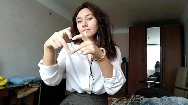 MiaLovelyOne online show from 10.18.25