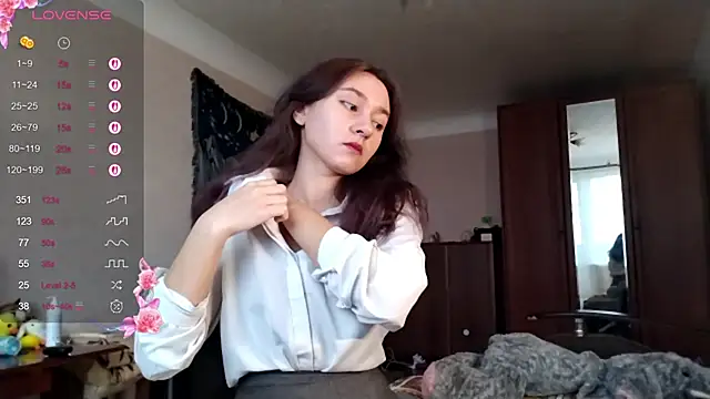 MiaLovelyOne online show from 11.18.25