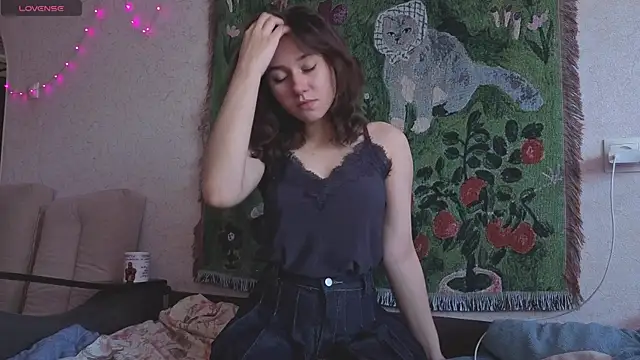 MiaLovelyOne online show from 04.25.26