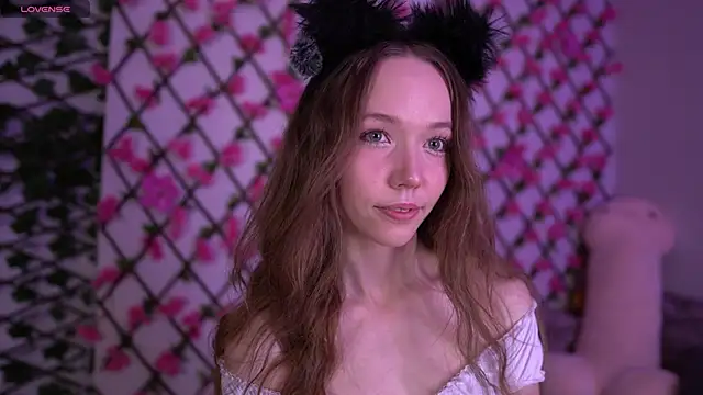 Petite Polly online show from 11.06.25