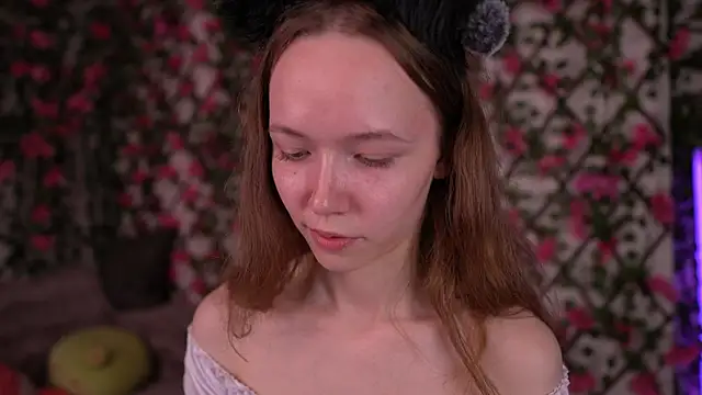 Petite Polly online show from 12.03.25