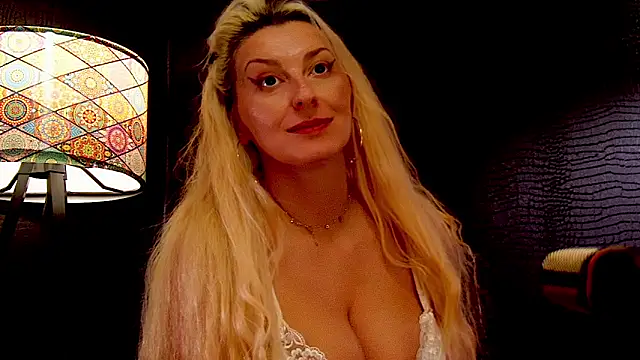 Snapshot of LeticiaReys chatting on 01.14.26 LeticiaReys online show from 01.14.26