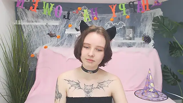 Snapshot of PeachyDream_ chatting on 10.20.25 PeachyDream online show from 10.20.25