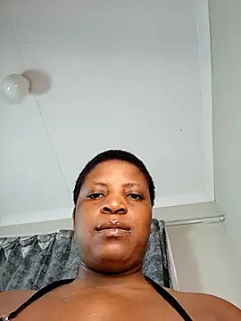 Snapshot of Linae1234 chatting on 11.04.25 Linae1234 online show from 11.04.25