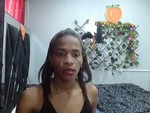 Snapshot of Melani_ebony chatting on 10.28.25 Melani ebony online show from 10.28.25