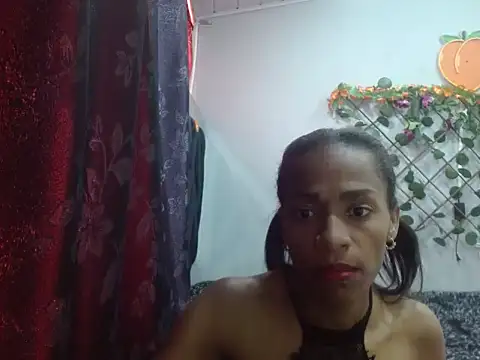 Snapshot of Melani_ebony chatting on 11.05.25 Melani ebony online show from 11.05.25