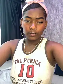 Snapshot of KarinaFlowers_ chatting on 11.14.25 KarinaFlowers online show from 11.14.25