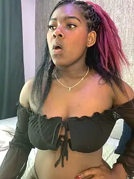 Snapshot of KarinaFlowers_ chatting on 11.18.25 KarinaFlowers online show from 11.18.25