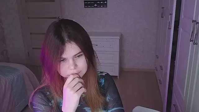 Snapshot of EricaThompson chatting on 10.30.25 EricaThompson online show from 10.30.25