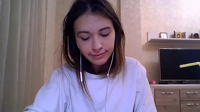 CeyaLier online show from 10.28.25