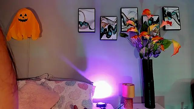 Jenn W online show from 10.24.25