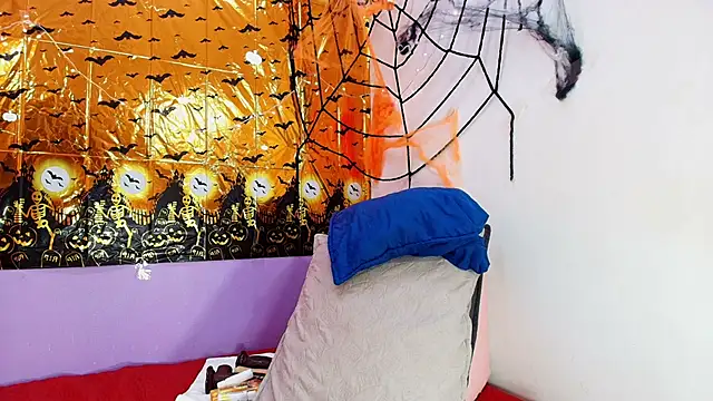 Snapshot of lu_mystic chatting on 10.08.25 lu mystic online show from 10.08.25