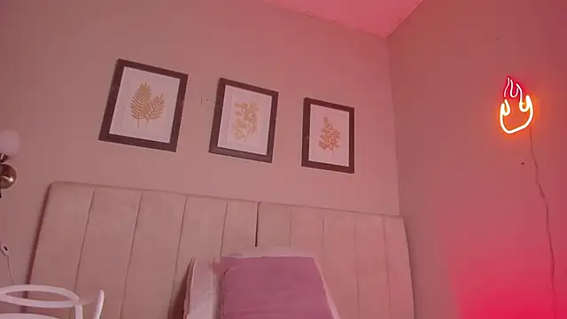 Snapshot of _alison_c chatting on 11.11.25 alison c online show from 11.11.25