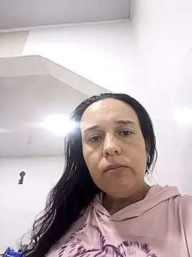 Snapshot of FiorellaDuboi chatting on 11.12.25 FiorellaDuboi online show from 11.12.25