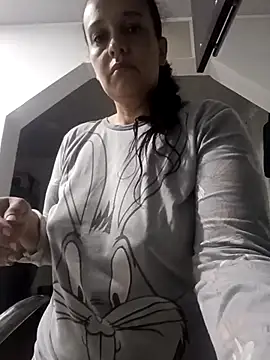 Snapshot of FiorellaDuboi chatting on 11.19.25 FiorellaDuboi online show from 11.19.25