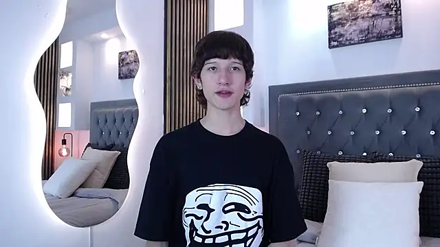 Emo Boy  online show from 03.06.26