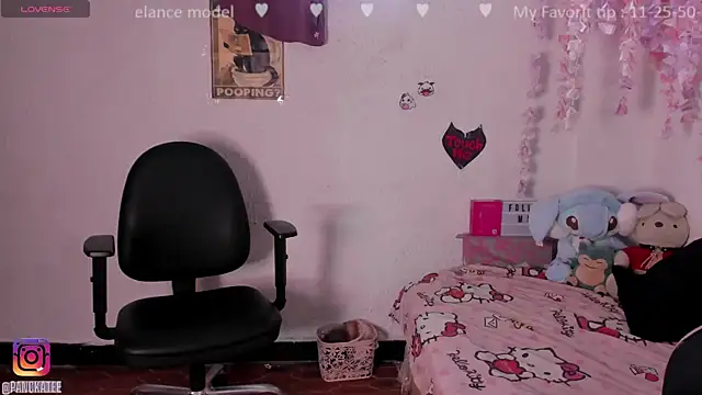 Emilycollei online show from 11.14.25