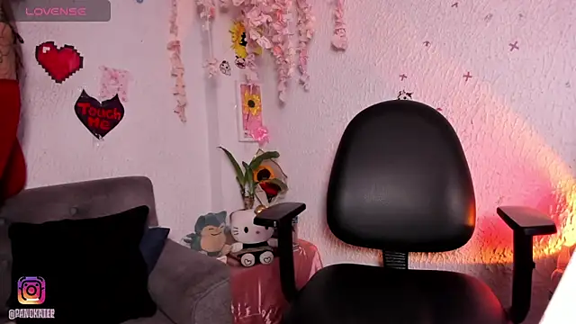 Emilycollei online show from 05.03.26