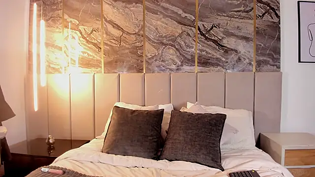 Snapshot of Isabella_LaRue chatting on 10.08.25 Isabella LaRue online show from 10.08.25