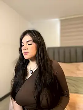 Snapshot of Isabella_LaRue chatting on 01.11.26 Isabella LaRue online show from 01.11.26