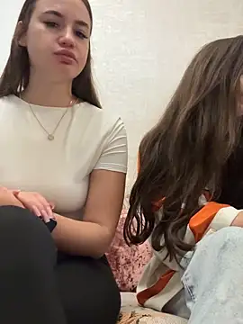 Snapshot of MayaGlow chatting on 10.25.25 MayaGlow online show from 10.25.25