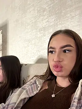 Snapshot of MayaGlow chatting on 10.26.25 MayaGlow online show from 10.26.25