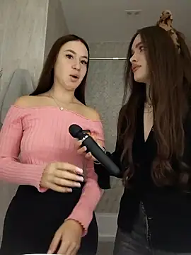 Snapshot of MayaGlow chatting on 11.07.25 MayaGlow online show from 11.07.25