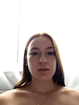 Snapshot of MayaGlow chatting on 11.10.25 MayaGlow online show from 11.10.25