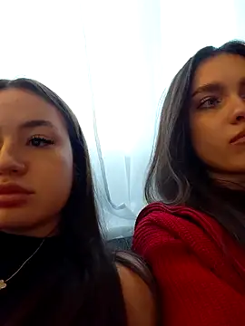 Snapshot of MayaGlow chatting on 11.14.25 MayaGlow online show from 11.14.25