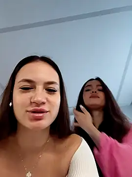 Snapshot of MayaGlow chatting on 11.17.25 MayaGlow online show from 11.17.25