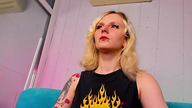 LikiLips online show from 10.10.25